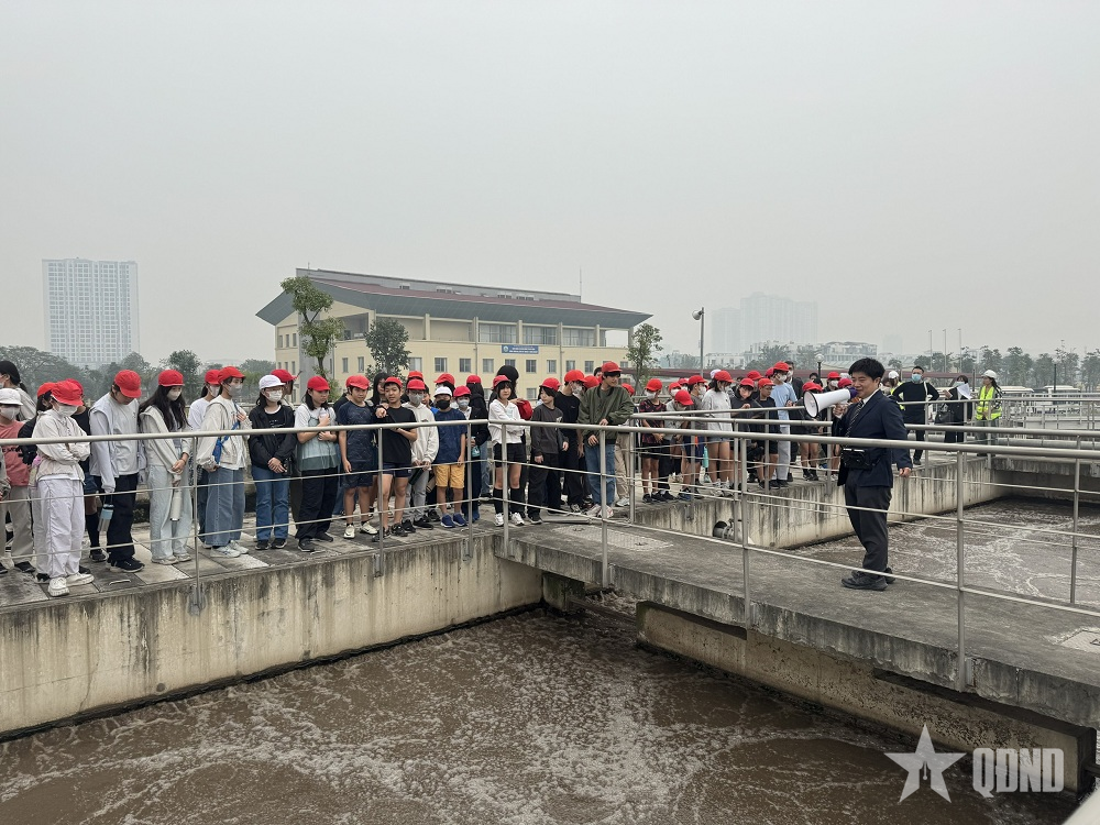 Học sinh Trường Nhật Bản Hà Nội tìm hiểu công nghệ xử lý nước thải tại Nhà máy xử lý nước thải Yên Xá